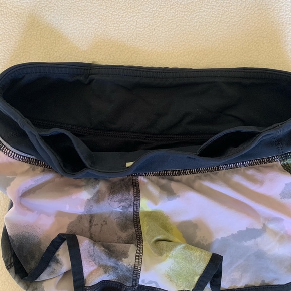 Lululemon shorts size 2 - Picture 5 of 5